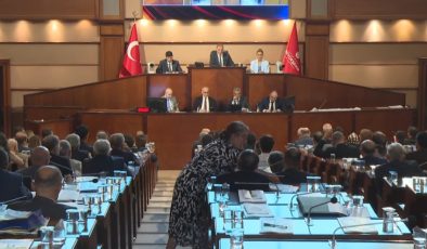 İBB Meclisinde, Aziz Mahmud Hüdayi Vakfına verilen binanın tahsisi iptal edildi