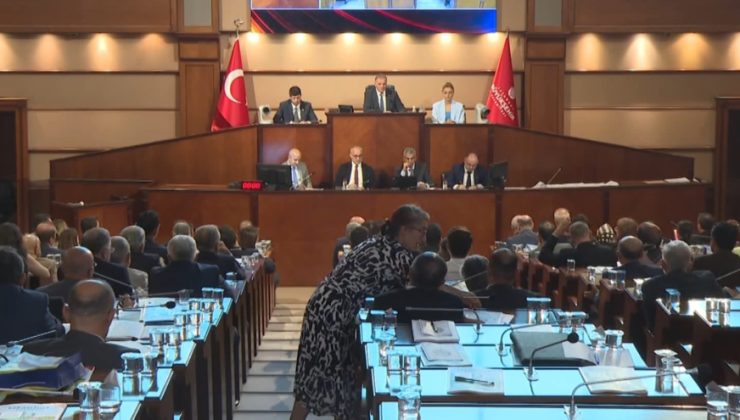 İBB Meclisinde, Aziz Mahmud Hüdayi Vakfına verilen binanın tahsisi iptal edildi