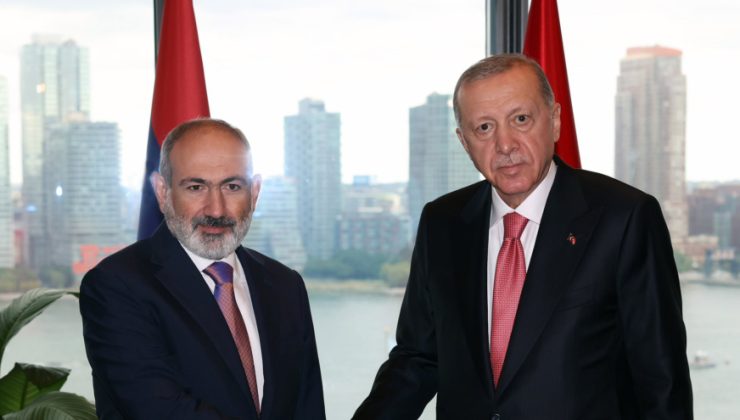 Erdoğan, Paşinyan ile bir araya geldi